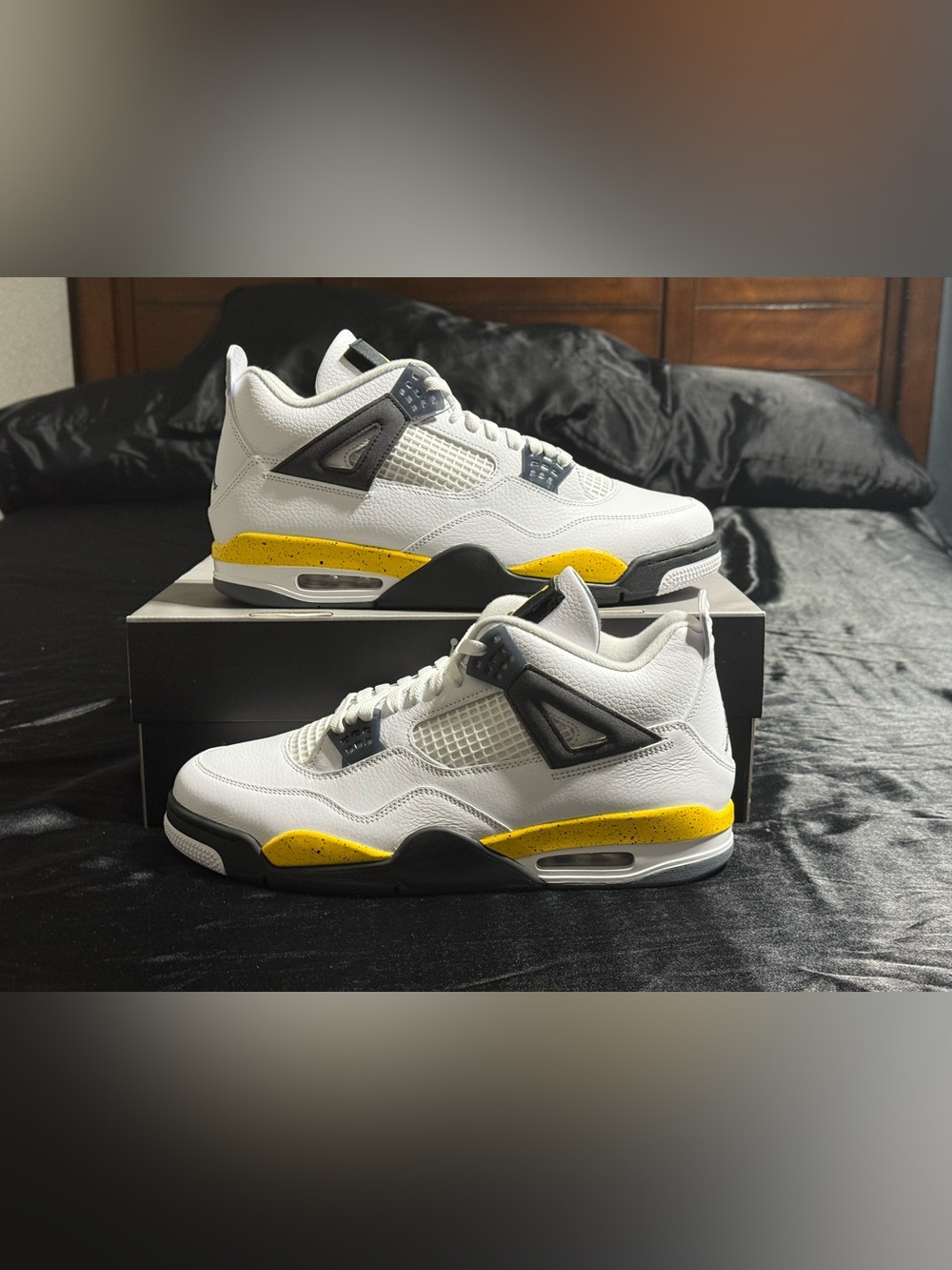 Men's Size 13 - Jordan 4 Retro Tour Yellow/Rare Air BRAND NEW + ALL ACCESSORIES